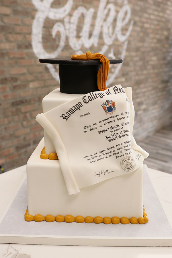 Diploma & Cap Graduation Cake