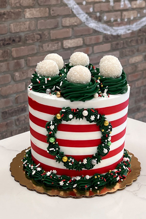 1- Striped Christmas Wreath Cake